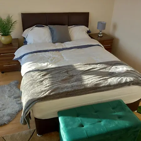 Lovely Shared 3 Bed Home Near The Thames